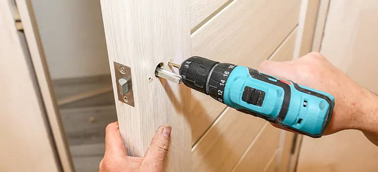 Old Door Knob Repair in Hialeah Gardens, FL